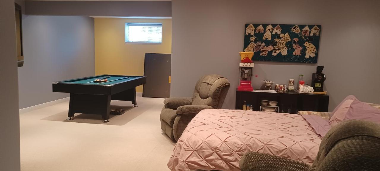 680 Sq Ft Private Space With Ensuite Bathroom YYC المظهر الخارجي الصورة